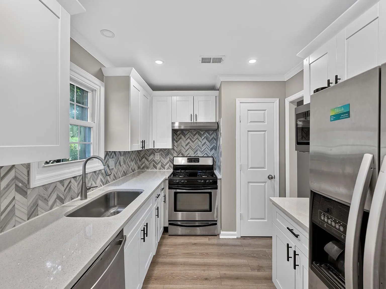 2 bed, 2.5 bath, 1220 sqft, $1,795 — Photo 4
