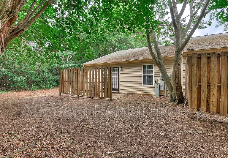 111 Kelly Dr SW — Photo 34