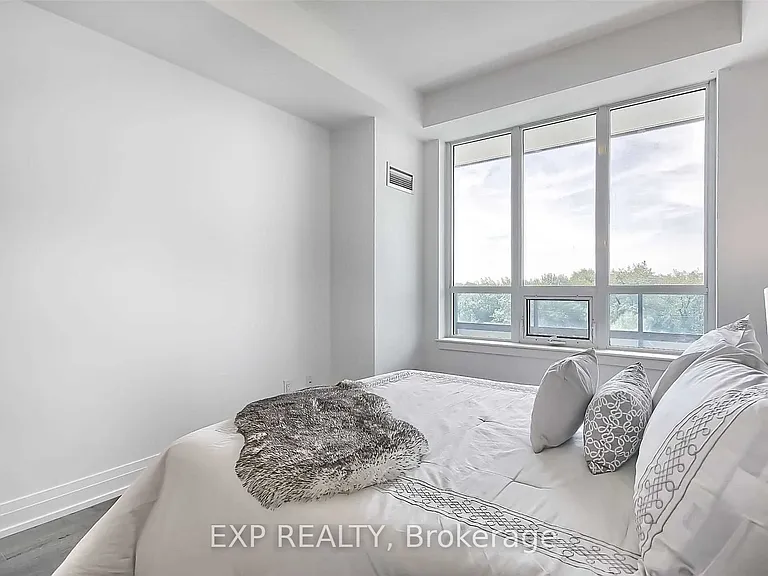 7167 Yonge St #523 — Photo 18