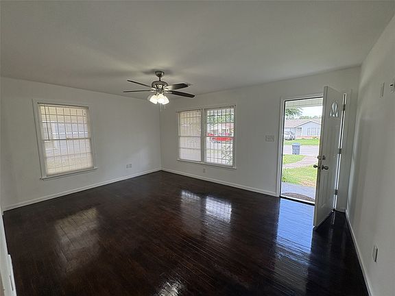 3rd image of 1408 Guthrie Dr