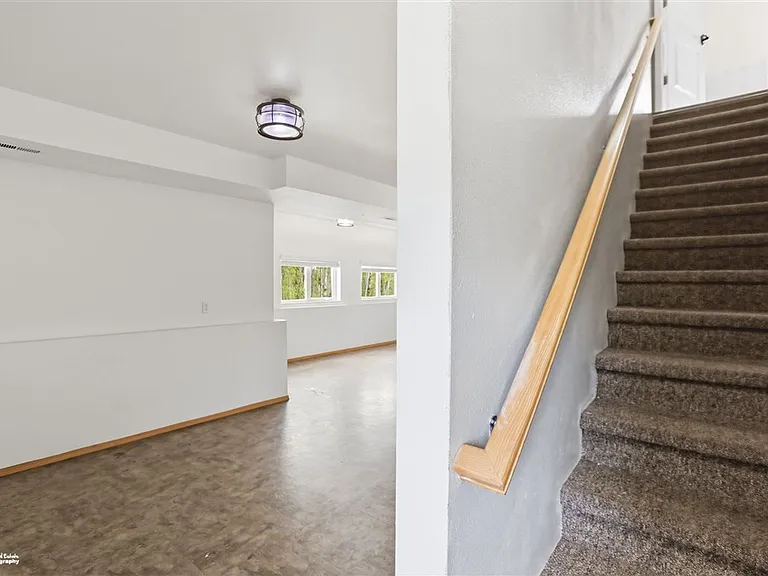 1421 N Landmark Dr — Photo 44