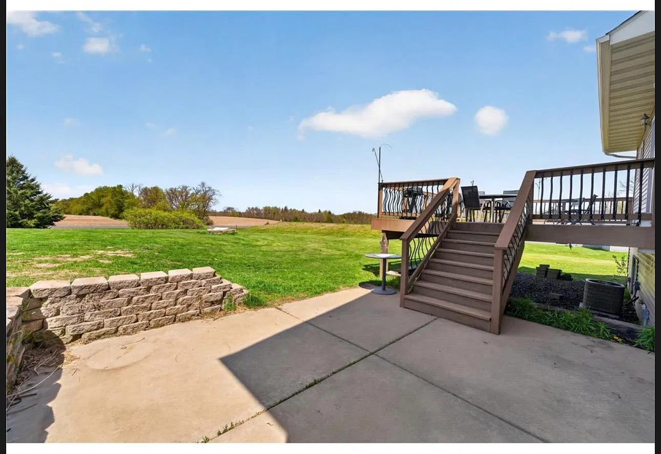 3 bed, 2251 sqft, $2,500 — Photo 3