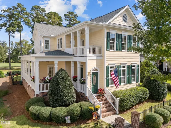 1916 Green Oaks Pkwy, Holly Springs, NC 27540