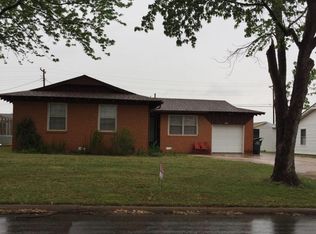 400 S 24th St, Clinton, OK 73601