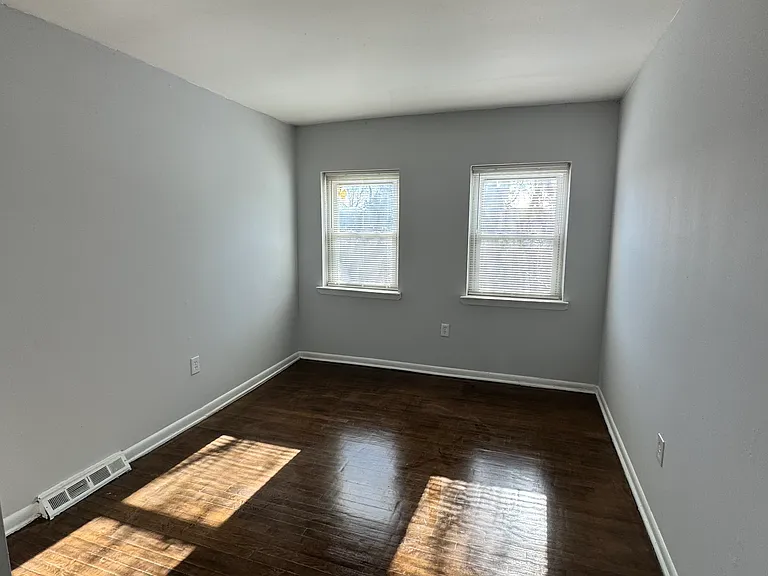 832 W 5th St — Photo 5