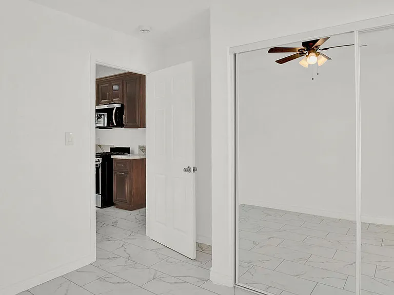 2239 W Lincoln St — Photo 15