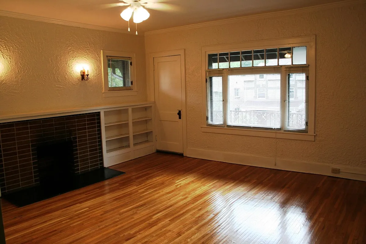 Building Photo - 1125 N Marion St #10