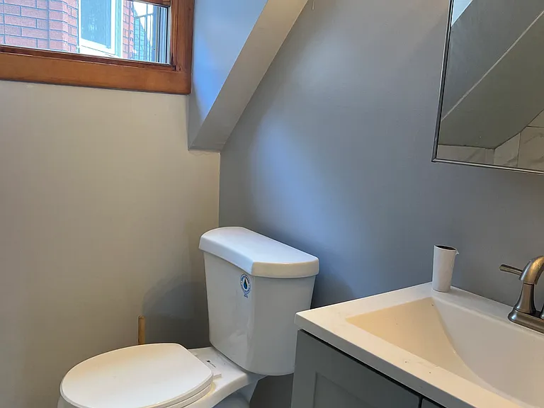 628 College St #1 — Photo 13