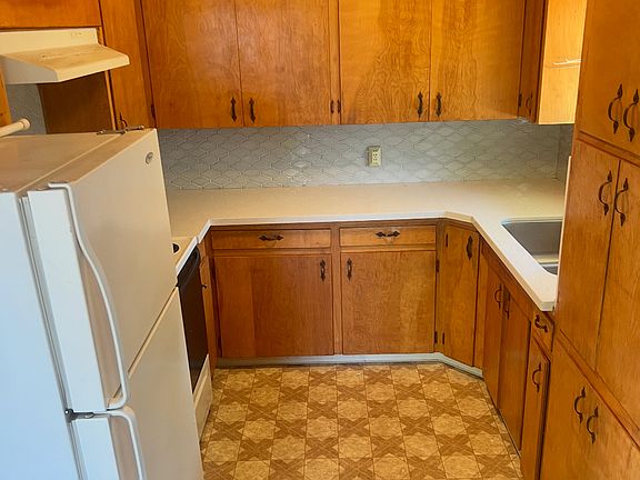 4th image of 1104 N Palm St