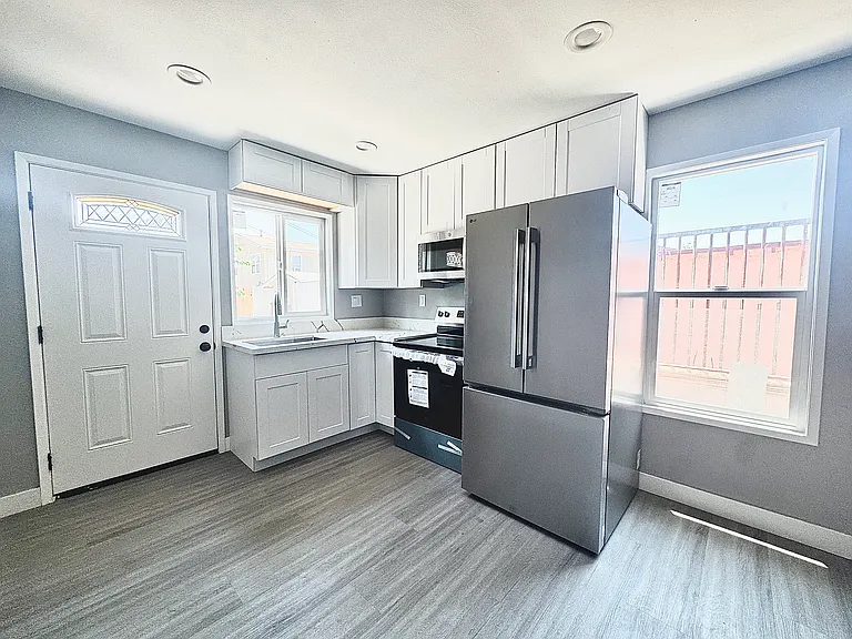 5107 S Harvard Blvd #B — Photo 2