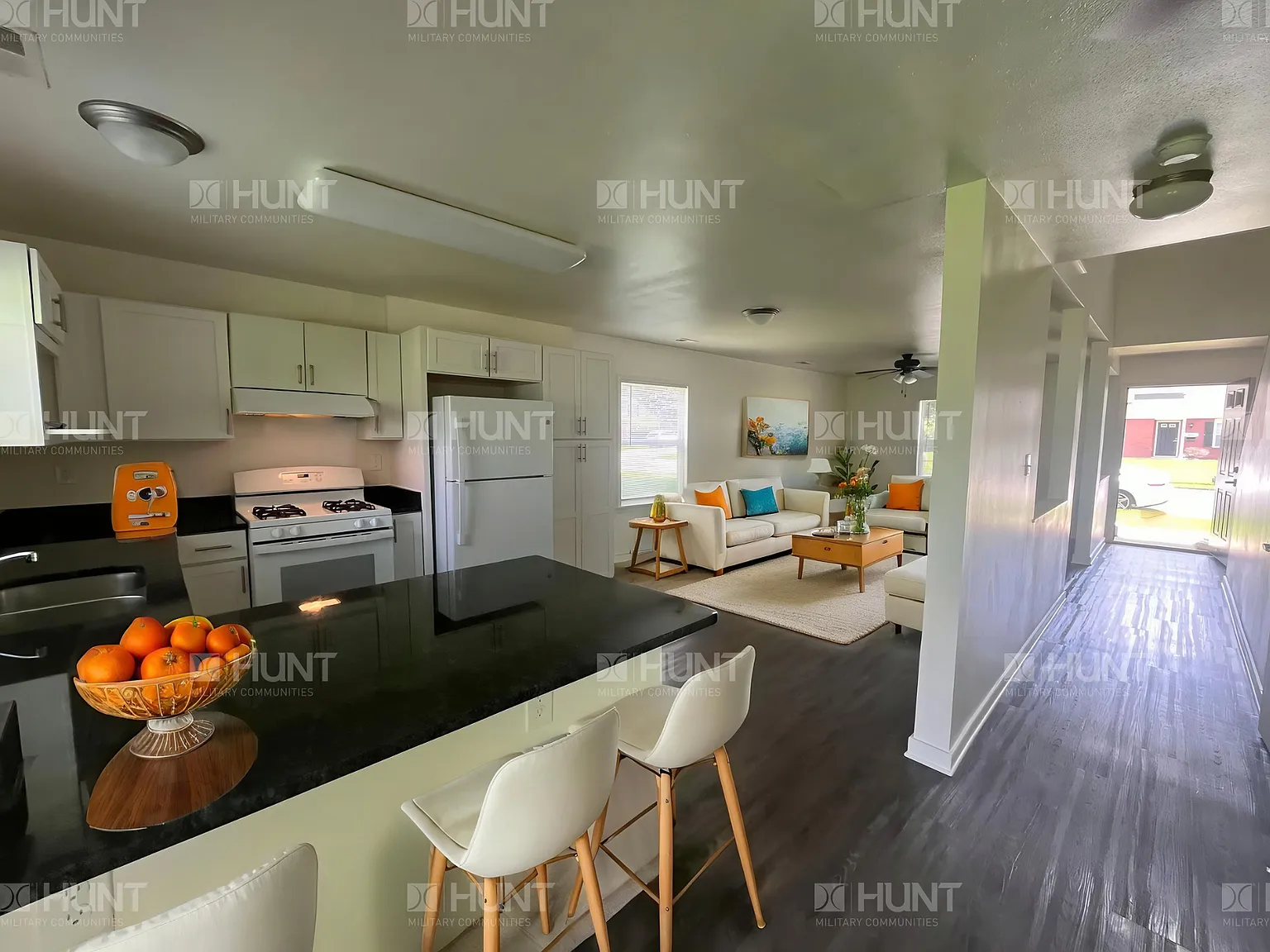 2 bed, 1.5 bath, 997 sqft, $2,628 — Photo 2