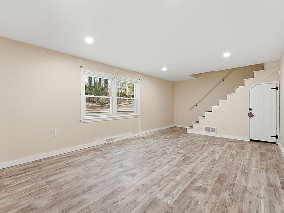 5th image of 418 Southbank Rd #1