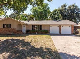 409 Patricia Rd, Hurst, TX 76053