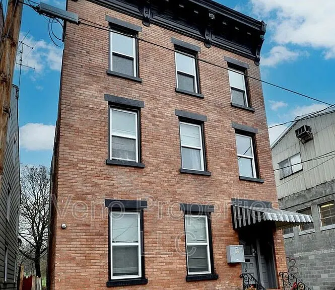 5 Marshall St #1 — Photo 1