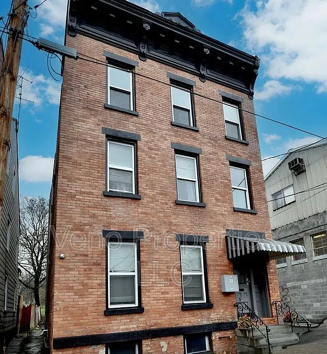 5 Marshall St #1
