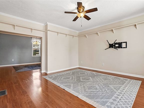 5th image of 535 Locust St