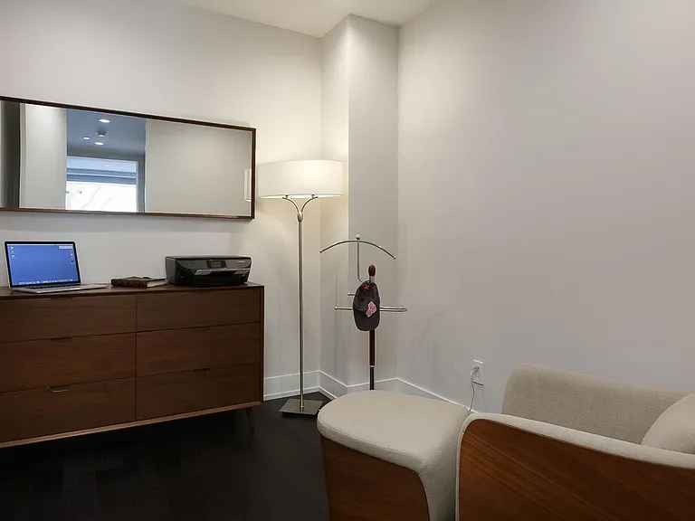 450 N Palm Dr #206 — Photo 13