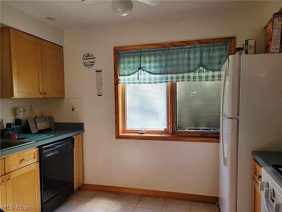 5th image of 7907 Theota Ave