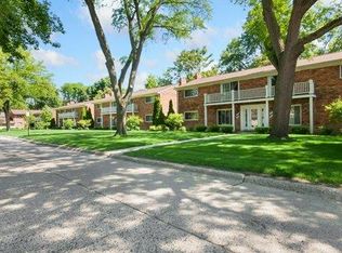 516 Neff Ln, Grosse Pointe, MI