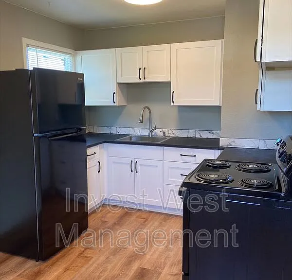 224 Cypress St — Photo 4