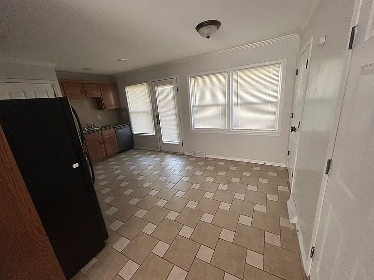 11226 Crystal Ave — Photo 8