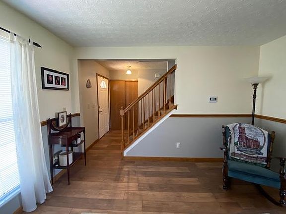 3rd image of 2222 Dunkeld Dr