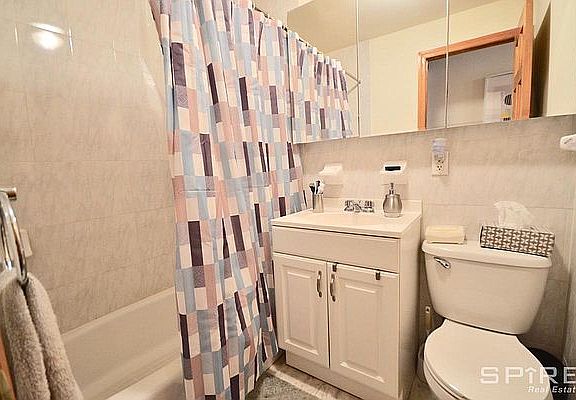 5th image of 346 W 47th St APT 5A
