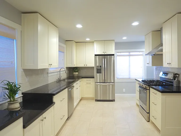 393 W Angela St — Photo 4
