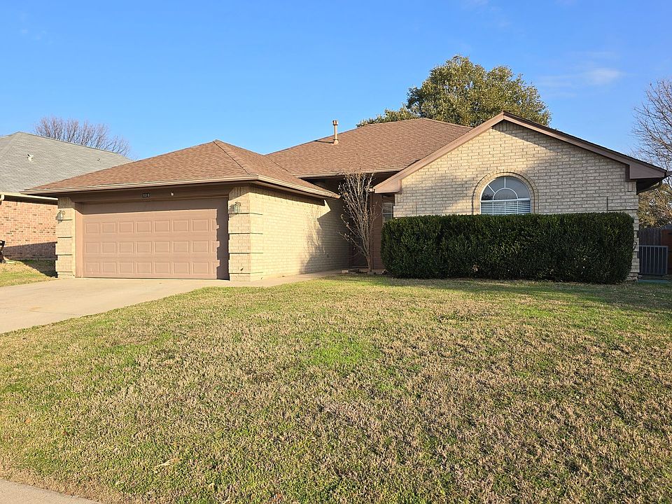 1st image of 1018 Springwood Dr