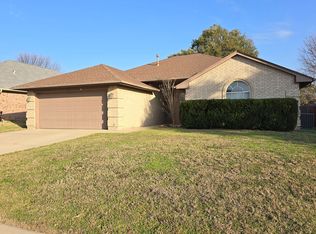 1018 Springwood Dr, Saginaw, TX 76179
