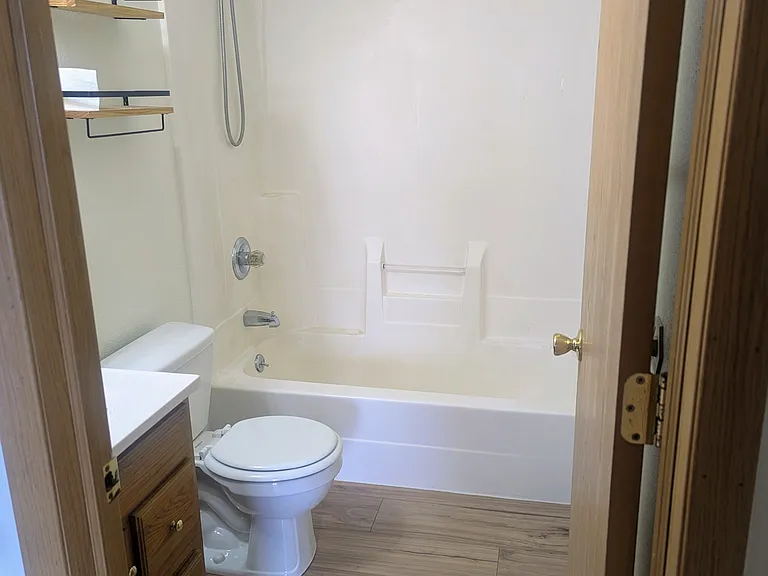 635 Hall St — Photo 5