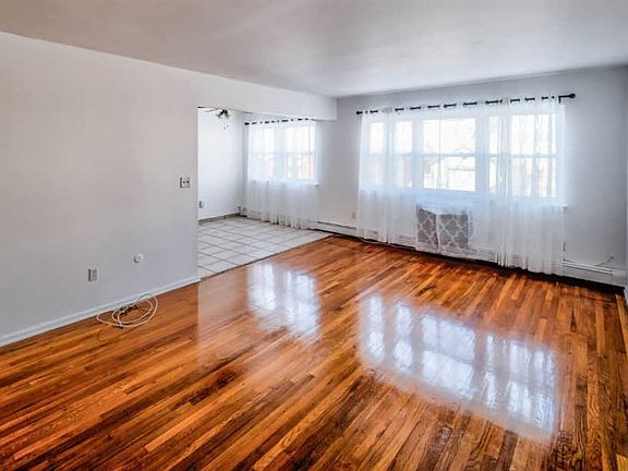 3rd image of 4325 Meadowview Ave #102