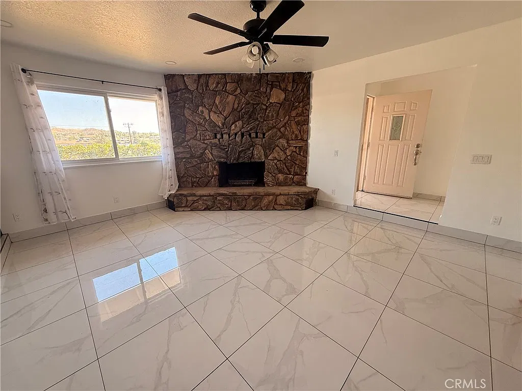 4 bed, 2.5 bath, 1802 sqft, $2,800 — Photo 4