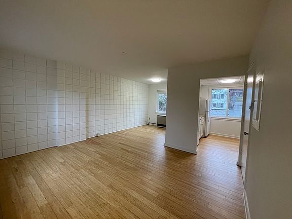 4th image of 237 Maple St #5