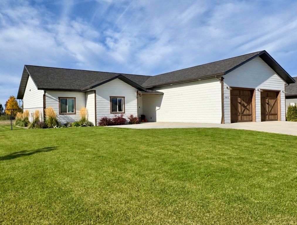 905 3rd St - Property Image