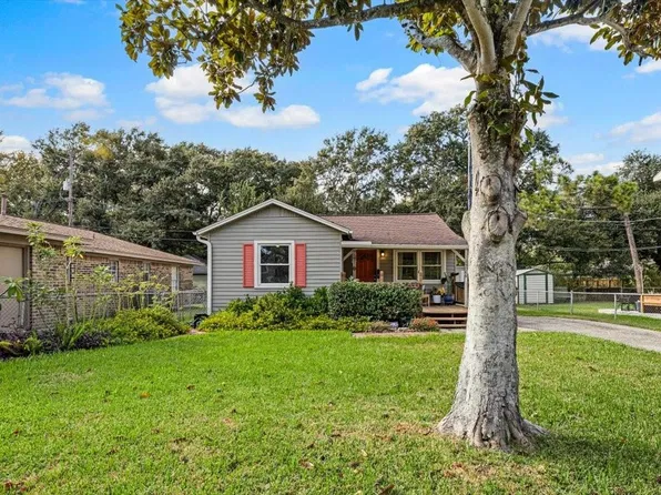 5006 Oak St, Seabrook, TX 77586