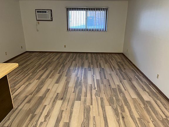 5th image of 1800 W Royale Dr #S