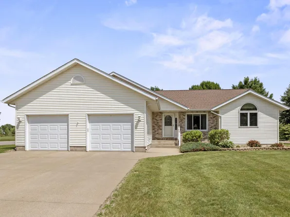321 9th St E, Hector, MN 55342