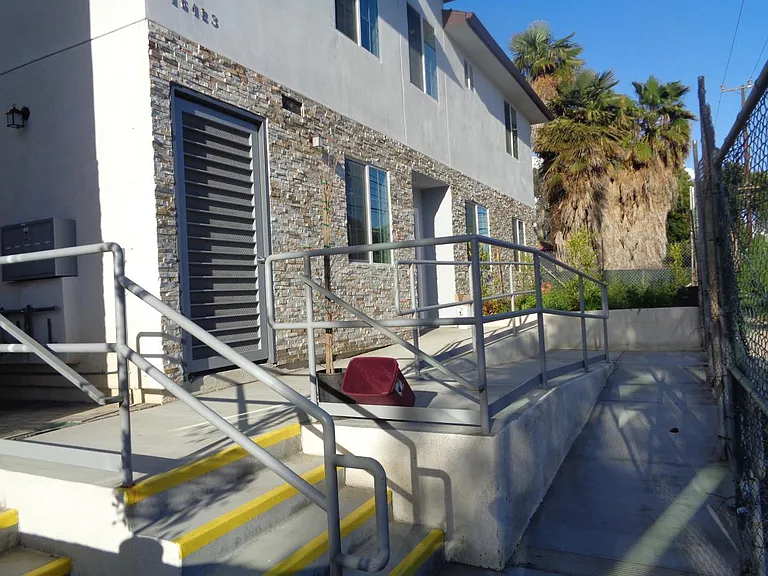 16429 Victory Blvd — Photo 8