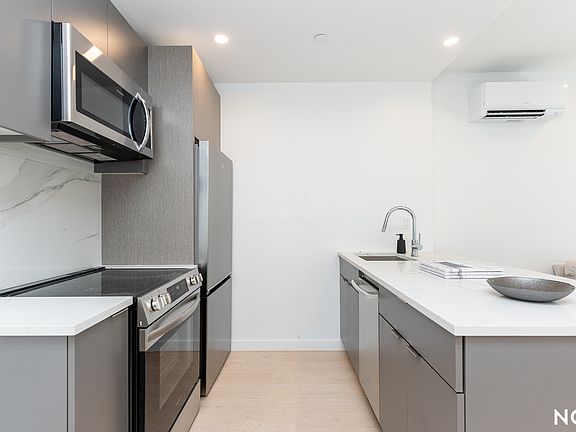 4th image of 1499 Bedford Ave #5X