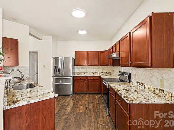 3rd image of 6058 Laurent Ave