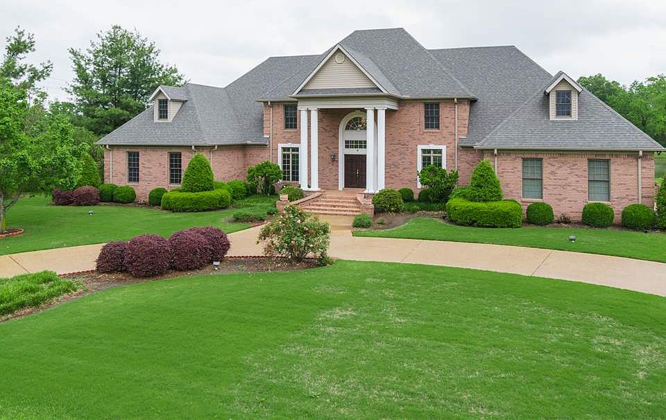 1st image of 8 Willow Green Dr