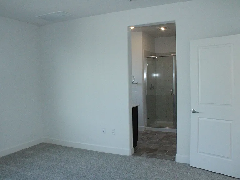 405 Mystic Ln — Photo 16