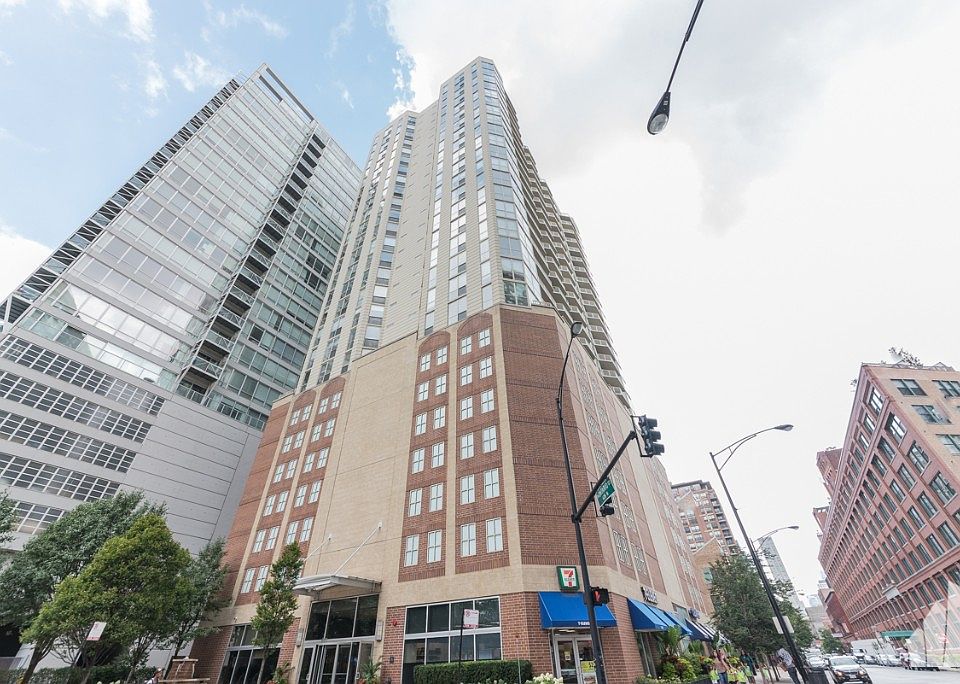 1st image of 645 N Kingsbury St APT 1708