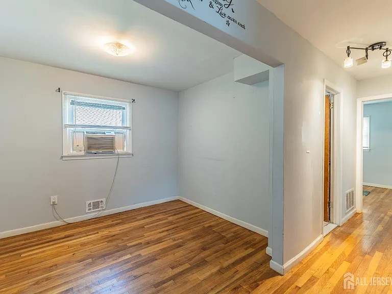 111 Emerson St #1 — Photo 5