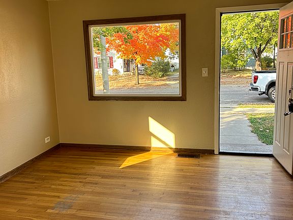 2nd image of 1016 11th Ave S