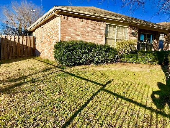 2nd image of 10303 Carolina Oaks Dr