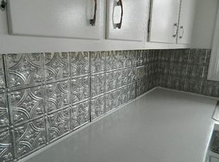 426 Bon Air Rd, Lansing, MI 48917