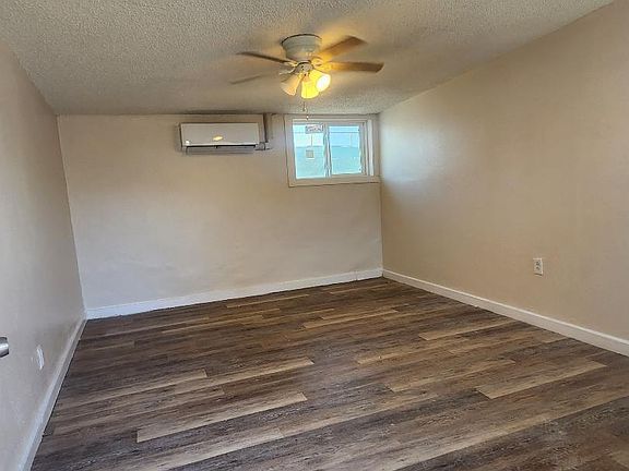 3rd image of 7333 Alameda Ave APT B