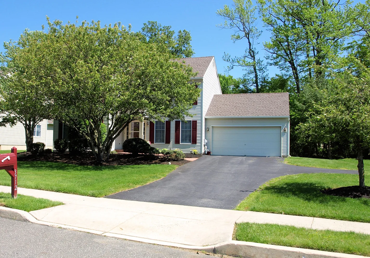3712 Knole Ln photo 1